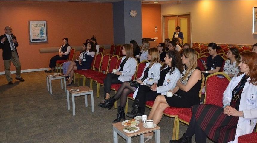 Sağlık&ccedil;ılar &lsquo;8 Mart D&uuml;nya Kadınlar G&uuml;n&uuml;&rsquo;n&uuml; Kutladı