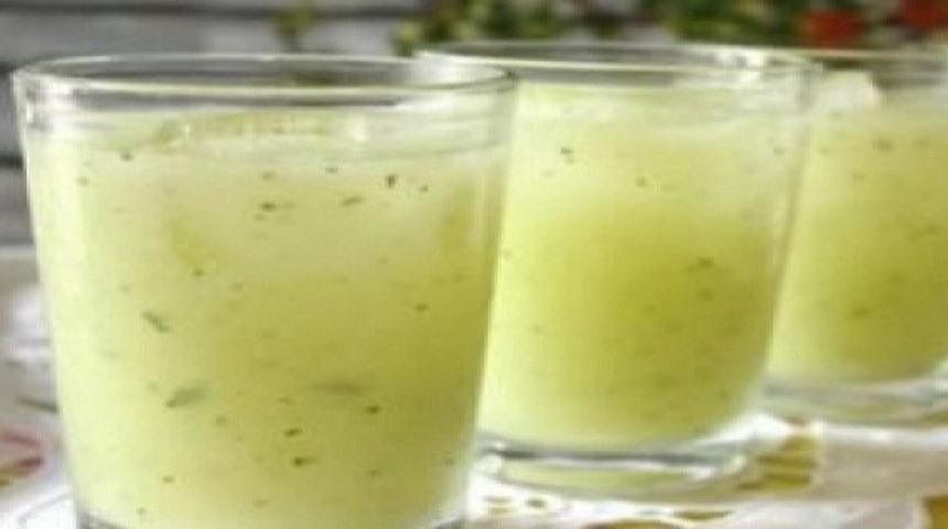 Bu İçecek Sizi Serinletecek, Besleyecek ve Kiloları Eritecek!