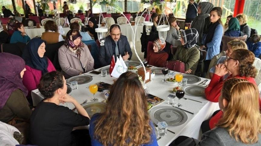 Başkan Ayaz, Emek&ccedil;i Kadınlarla Bir Araya Geldi