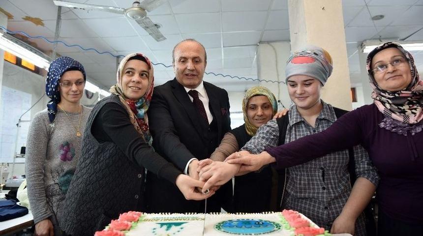 Başkan Arslan, Fabrikalarda &Ccedil;alışan Bayanları Ziyaret Etti