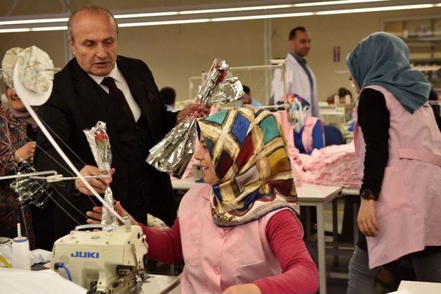 Başkan Arslan, Fabrikalarda Çalışan Bayanları Ziyaret Etti