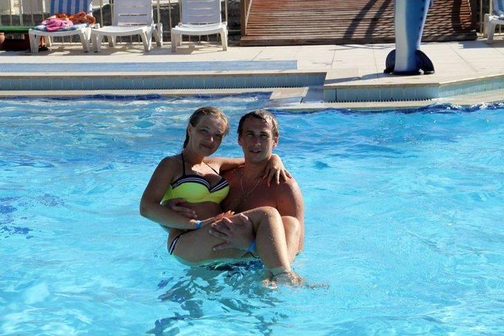 (özel) Turistler Çamur Banyosuyla Stres Atıyor G5