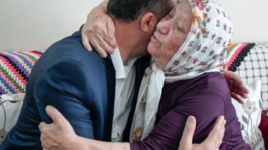 Mamak’ta 79 Yaşındaki Ayhan Nineye Sürpriz Ziyaret