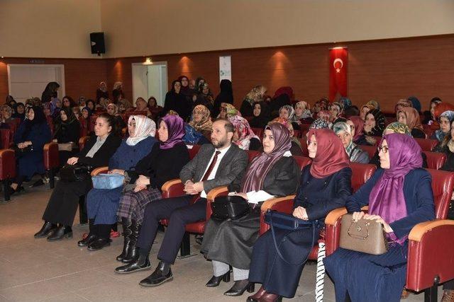 İzmit’te 8 Mart Kadınlar Günü’nde Hz. Hatice’nin Hayatı Anlatıldı