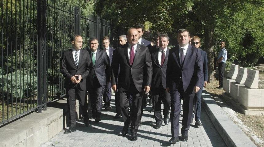 X. B&uuml;y&uuml;kel&ccedil;iler Konferansı Dışişleri Şehitliği&rsquo;ndeki T&ouml;renle Başladı