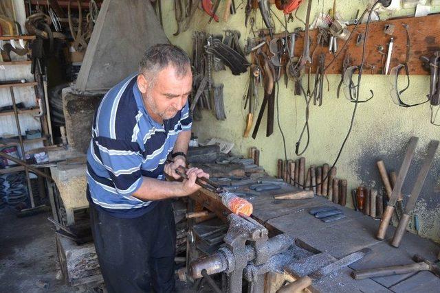 Keçi Boynuzu Ve Amatisör Yayından Kurbanlık Tapan Bıçağı