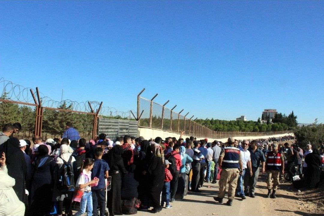 Suriyeliler Maraton Koşar Gibi &Uuml;lkelerine Gidiyor