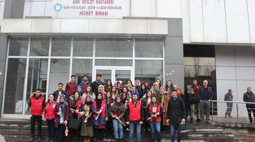 Agm G&ouml;n&uuml;ll&uuml;leri 8 Mart D&uuml;nya Kadınlar G&uuml;n&uuml;&rsquo;nde Hasta Kadınları Ziyaret Etti