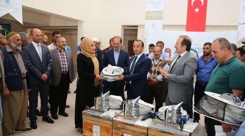 Tanap Projesi Kapsamında Arıcılara Kovan Ve Arıcılık Malzemeleri Dağıtıldı