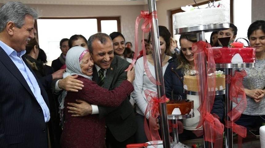 Vali Sonel, &Ccedil;alışan Kadınlarla Bir Araya Geldi