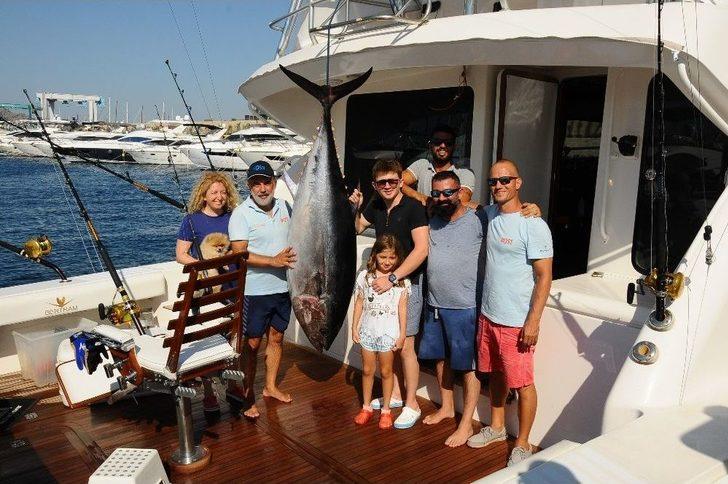 Ünlü İş Adamlarının Katıldığı Balık Turnuvasında 118 Kiloluk Orkinos Tutuldu G2