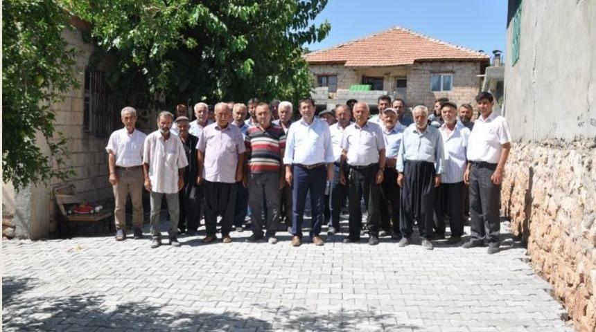 Besni Kaymakamı Köy Gezilerini Sürdürüyor