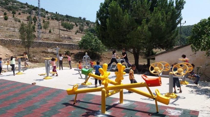 Tarsus&rsquo;ta 80 Kırsal Mahalleye Oyun Grubu Ve Park Yapıldı