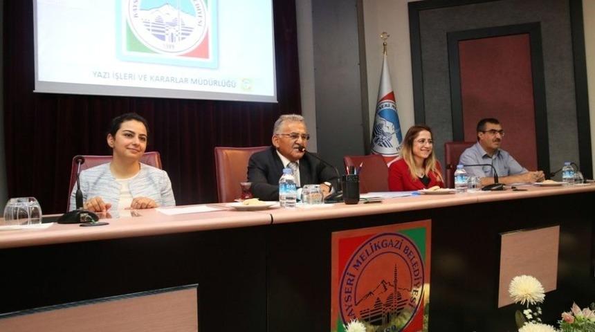 B&uuml;y&uuml;kkılı&ccedil;, "hizmet Ve Yatırımı G&ouml;ren Şartlı Bağışta Bulunuyor"