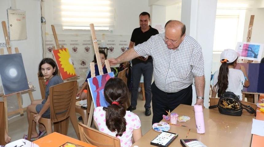 Küçük Ressamlara Başkan Amcalarından Ziyaret