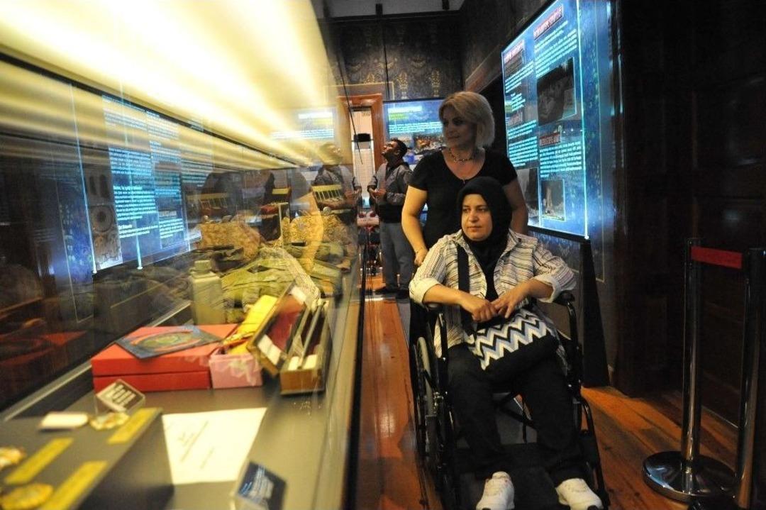 Boz&uuml;y&uuml;k&rsquo;te Engelsiz M&uuml;ze