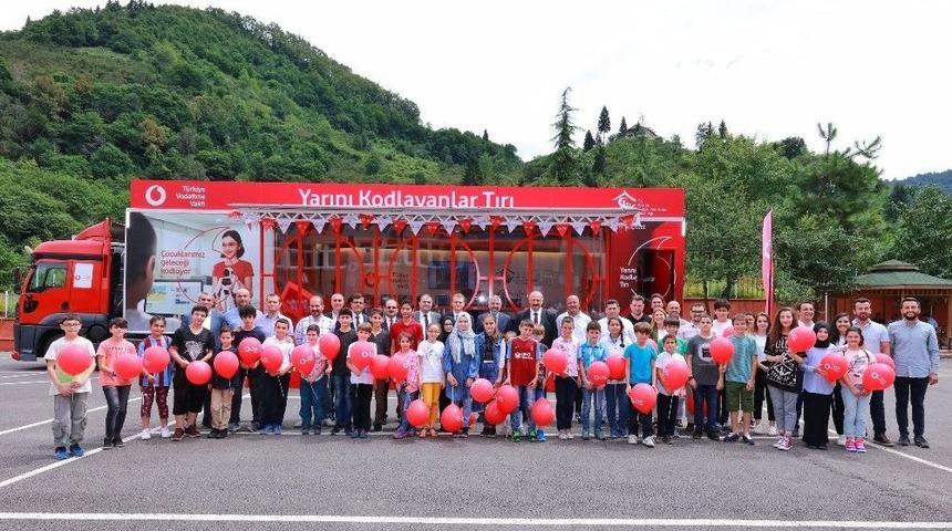 Yarını Kodlayanlar Eğitim Tırı Trabzon&rsquo;da