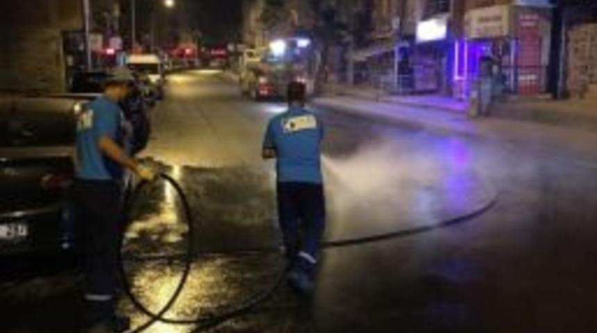 İzmit&rsquo;te Temizlik &Ccedil;alışmaları Devam Ediyor