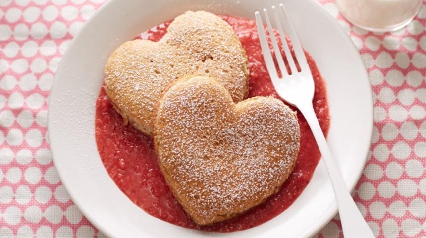 Kalpli Çilek Soslu Pancake