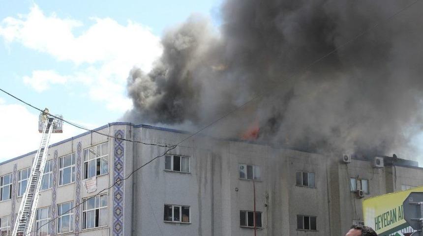 Beyoğlu&rsquo;nda Tekstil At&ouml;lyesinde Yangın