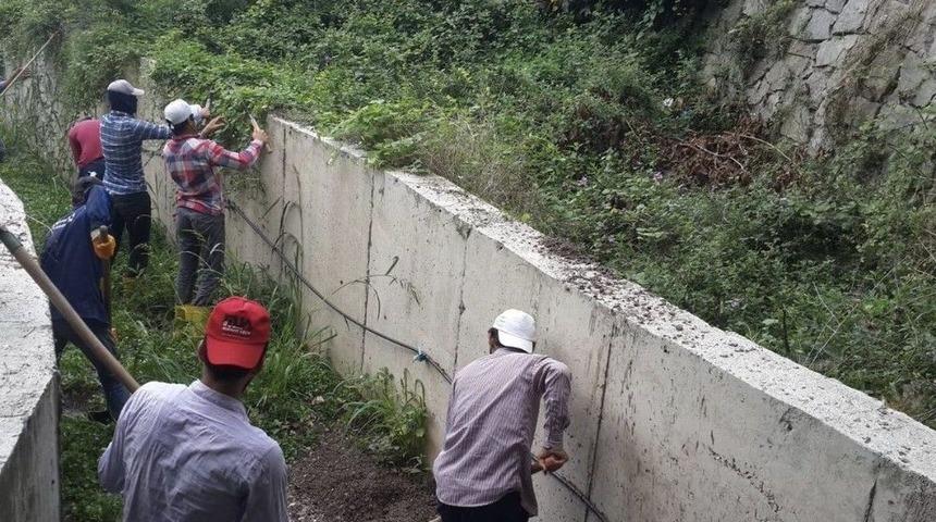 Körfez’de Dereler Temizlendi Ve İlaçlandı