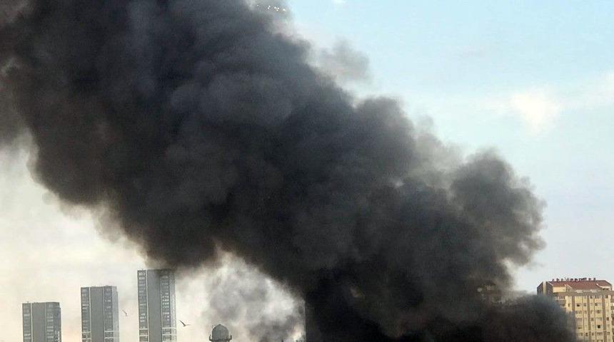 Zeytinburnu&rsquo;nda Eski Tekstil At&ouml;lyesinde Korkutan Yangın