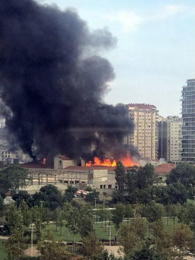 Zeytinburnu’nda Eski Tekstil Atölyesinde Korkutan Yangın