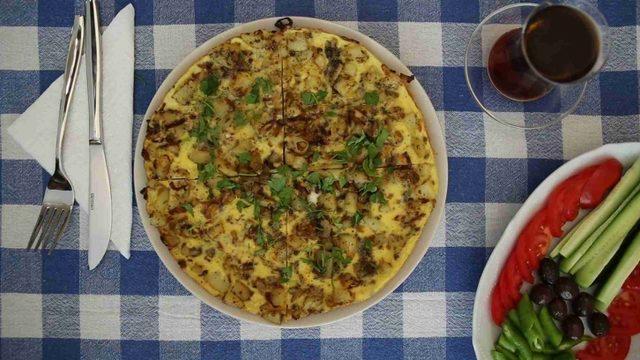 Karamelize Soğan ve Patatesli Omlet
