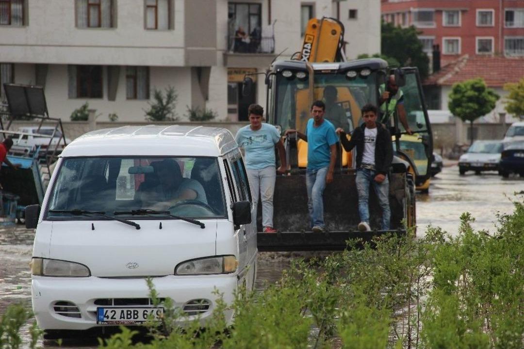 Suda Mahsur Kalan Minib&uuml;se İlgin&ccedil; Kurtarma