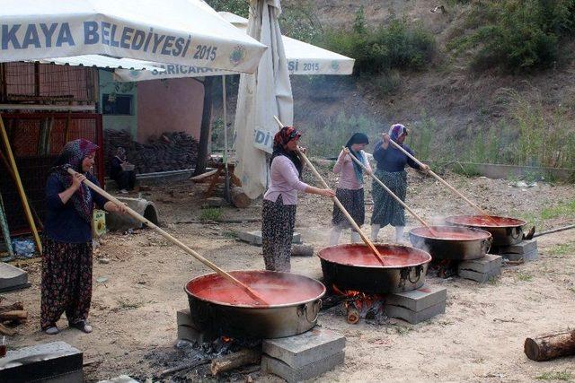 Sarıcakayalılar, Hediyelik Salçaları Üretmeye Başladı