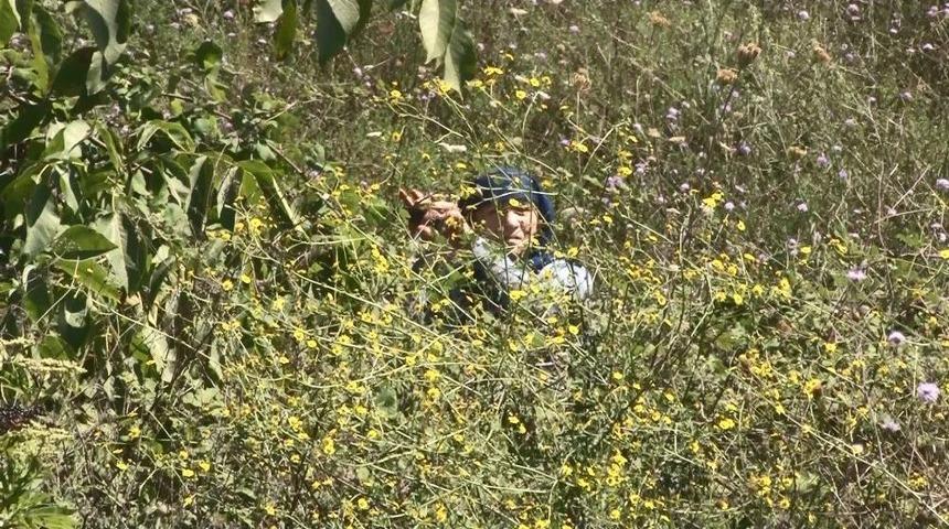 Hastane Yolunda D&uuml;şt&uuml;ğ&uuml; &Ccedil;ukurda Mahsur Kalan Yaşlı Kadını İtfaiye Kurtardı