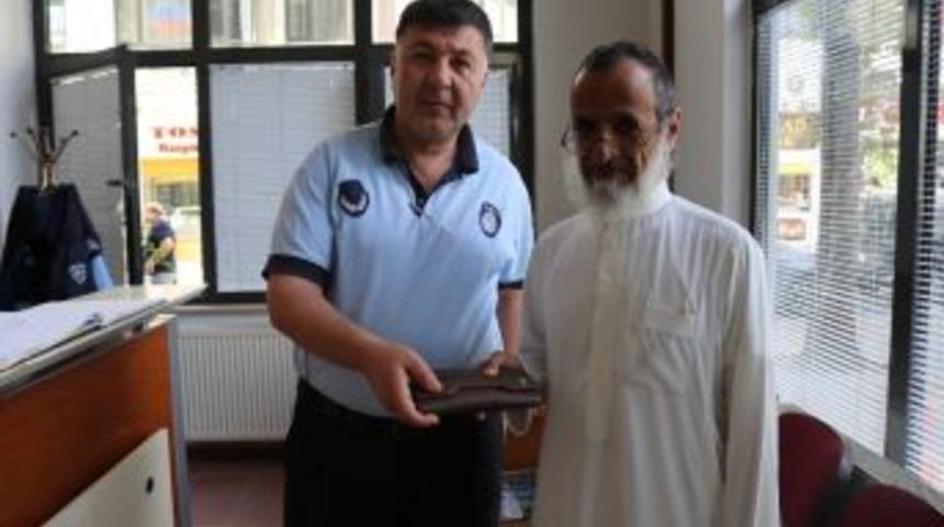 Kayıp Cüzdanın Sahibine Elçilikten Ulaştılar