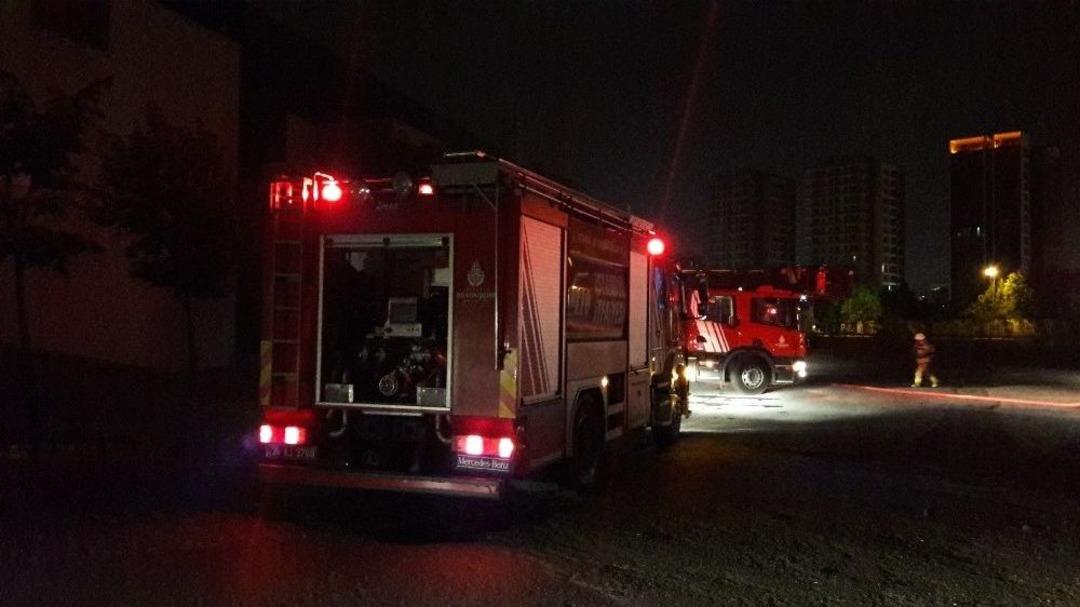 Bakırk&ouml;y&rsquo;de Bulunan Fuar Merkezinde Yangın