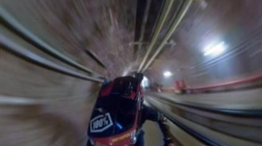 (&ouml;zel) Taksim F&uuml;nik&uuml;ler T&uuml;nelinden Bisikletle İndi