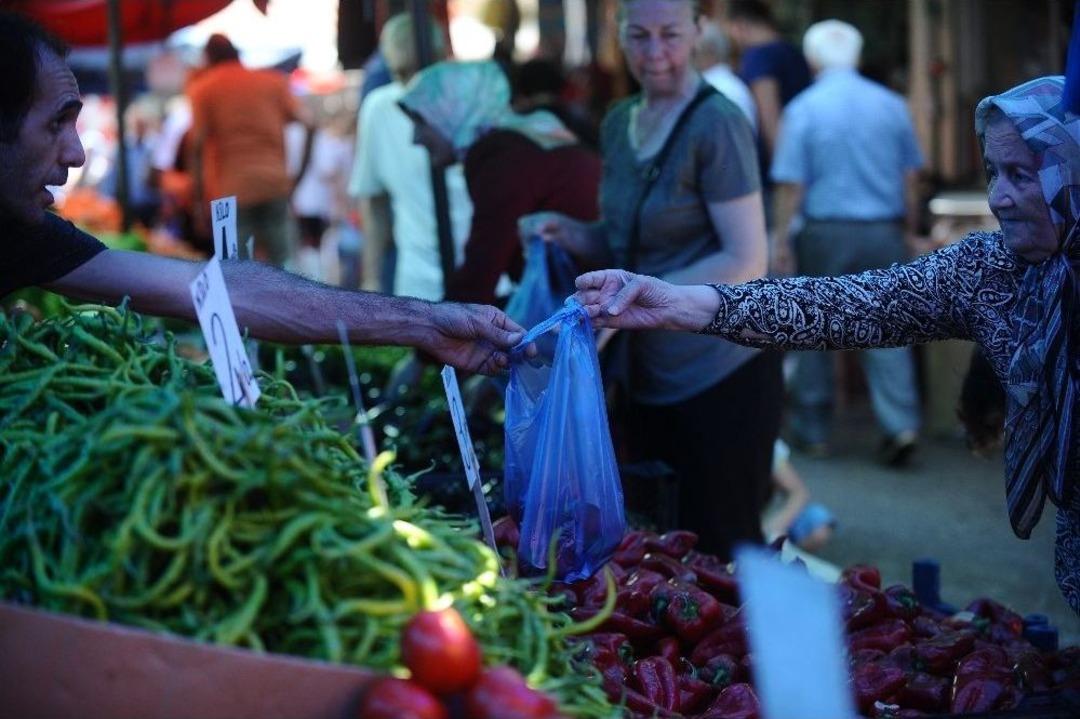 Domates, Soğan Ve Patates Fiyatları D&uuml;şt&uuml;, Pazarda Y&uuml;zler G&uuml;l&uuml;yor