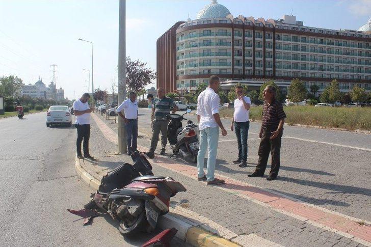 Antalya’da Motosikletler Çarpıştı: 2 Yaralı G4