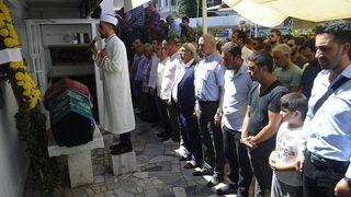 (özel) Balayı Yolundaki Hayatını Kaybeden Özlem Demir Yalın Son Yolculuğuna Uğurlandı