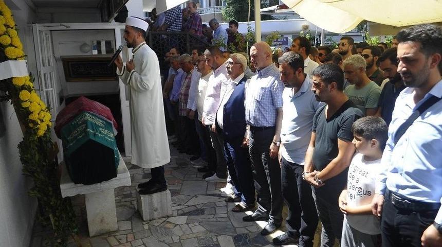 (özel) Balayı Yolundaki Hayatını Kaybeden Özlem Demir Yalın Son Yolculuğuna Uğurlandı