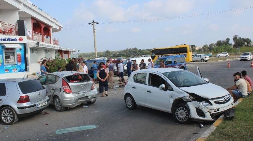 İngiliz Rehber, Yayaya Ve Park Halindeki Ara&ccedil;lara &Ccedil;arptı: 2 Yaralı