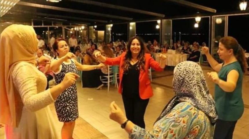 Başkan &Uuml;st&uuml;n Vatandaşların Mutluluklarına Ortak Oluyor