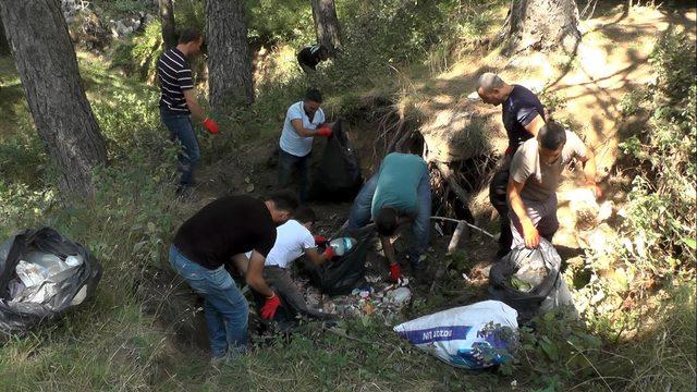 Motosiklet tutkunlarından Kazdağları'nda temizlik