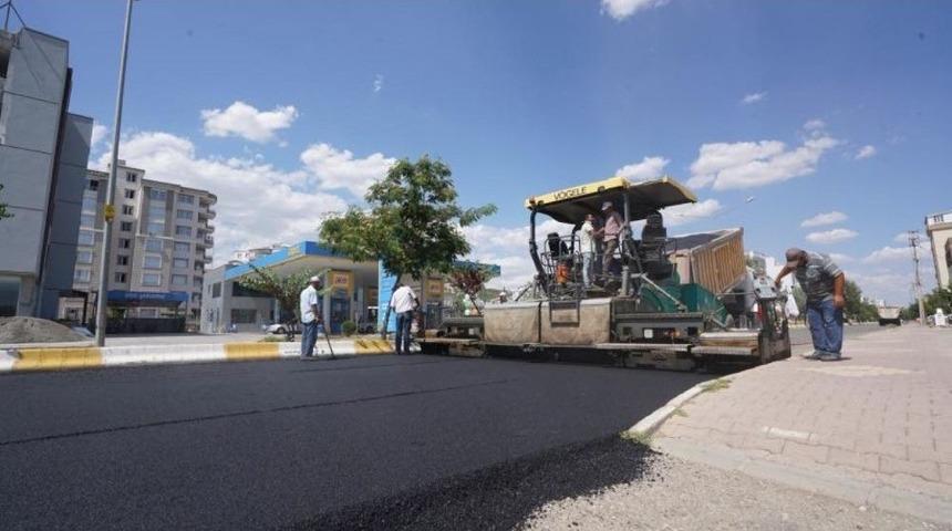 Adıyaman Belediyesi Şehir Genelinde Aşınan Yolları Asfaltlıyor