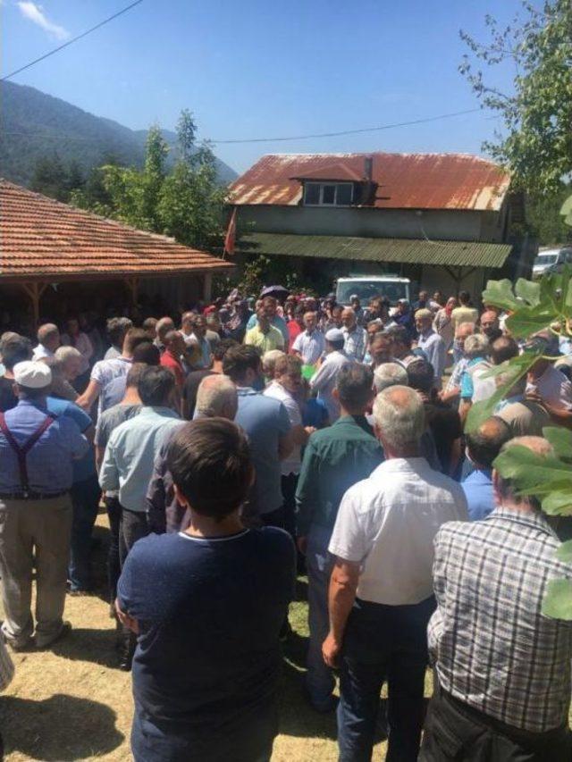 Yıldırım Düşmesi Sonucu Hayatını Kaybeden Genç Son Yolcuğuna Uğurlandı