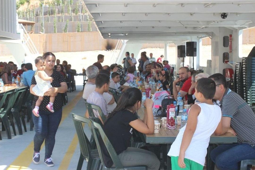 Siverek&rsquo;te G&ouml;rev Yapan Sağlık&ccedil;ılar Fırat Nehrini Gezdi