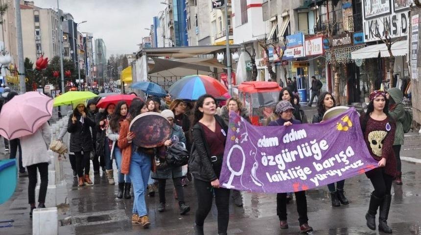 Kadınlar G&uuml;n&uuml;&rsquo;nde Anma Y&uuml;r&uuml;y&uuml;ş&uuml; Ger&ccedil;ekleştirdi