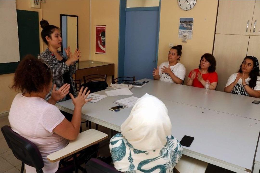 (&ouml;zel) Yaşayarak &Ouml;ğrendiği İşaret Dili Hayatını Değiştirdi