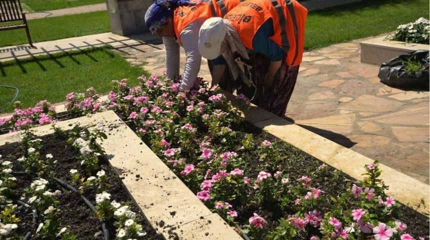 Park Ve Bah&ccedil;eler M&uuml;d&uuml;rl&uuml;ğ&uuml; Kenti G&uuml;zelleştiriyor