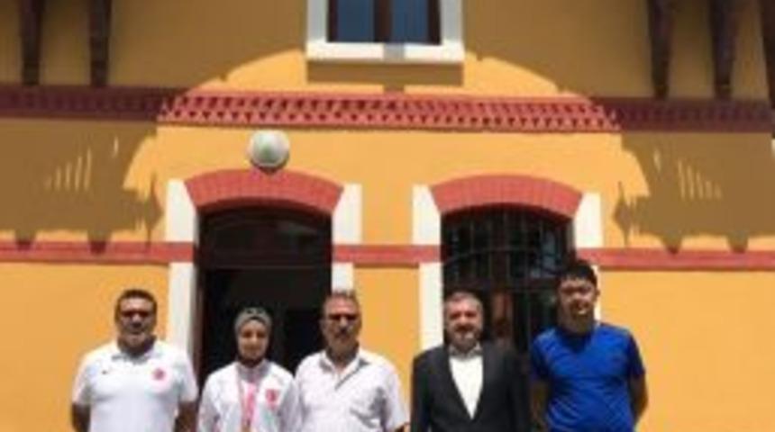 Tsyd&rsquo;den Başarılı Sporcuya &Ouml;d&uuml;l