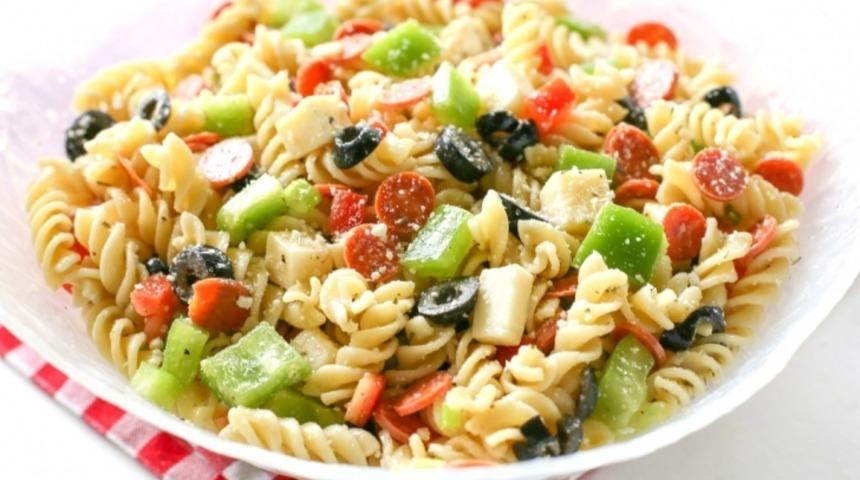 Pizza Malzemeli Makarna Salatası