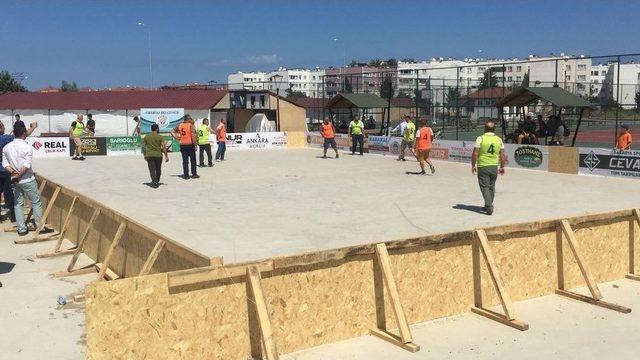 Başkanların Futbol Maçı Renkli Görüntülere Sahne Oldu